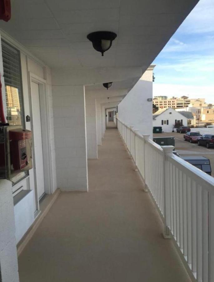 Oceans 2700 Hotel Virginia Beach Exterior photo