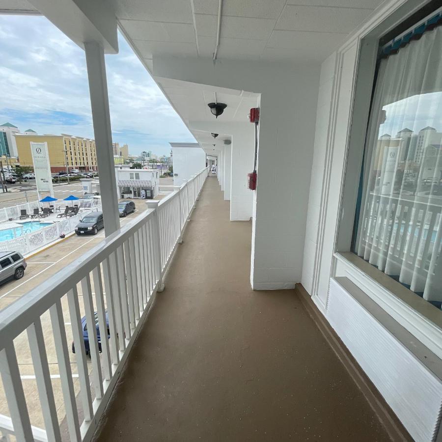 Oceans 2700 Hotel Virginia Beach Exterior photo