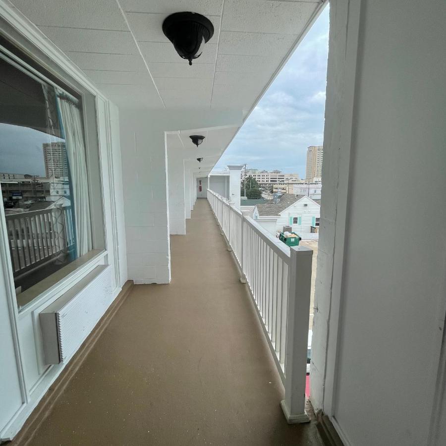 Oceans 2700 Hotel Virginia Beach Exterior photo