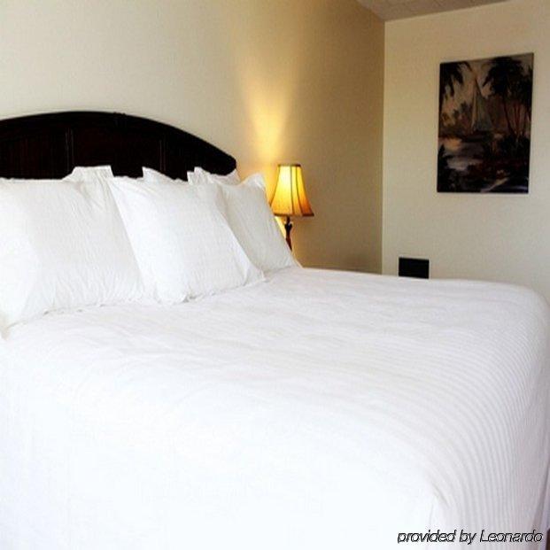 Oceans 2700 Hotel Virginia Beach Room photo